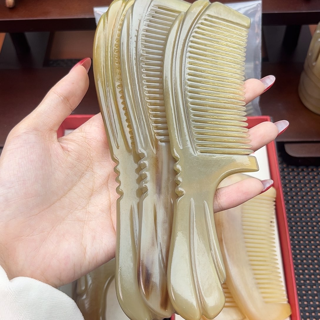纯手工制作纯牛角梳子