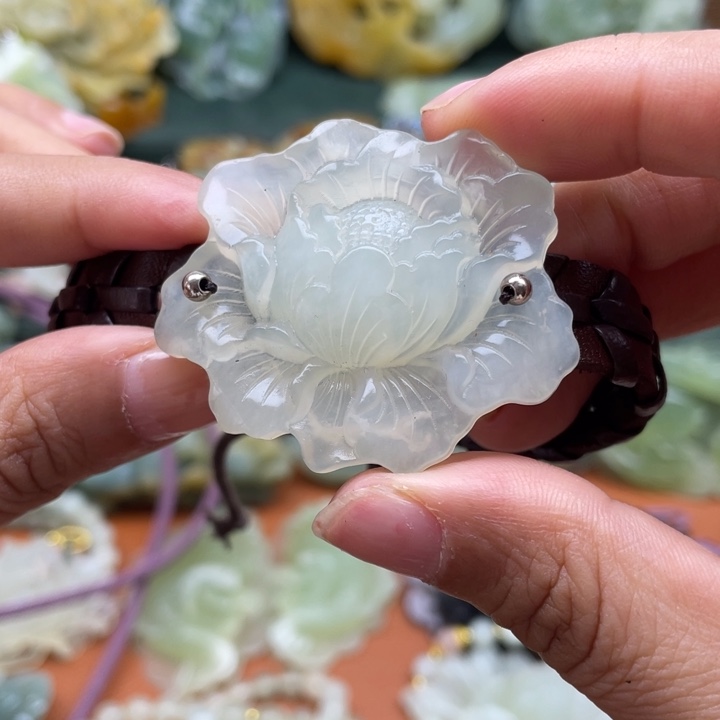 蛇纹石玉未镶嵌吊坠