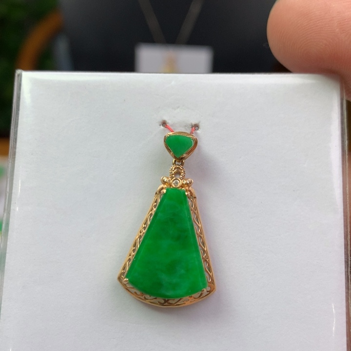 翡翠18K金镶嵌颈饰