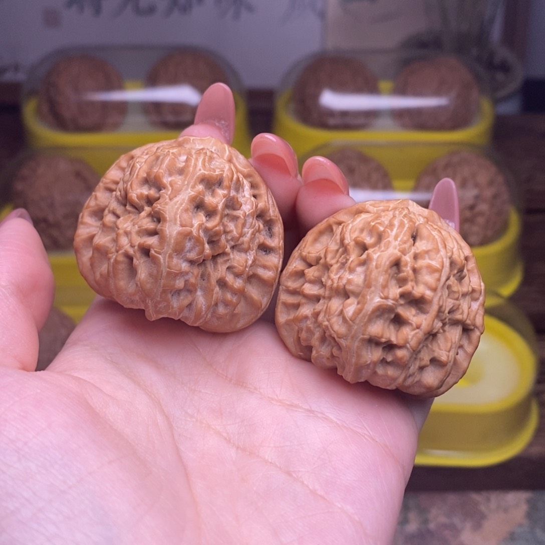 文玩核桃把件全品40尺三角白狮子头A01