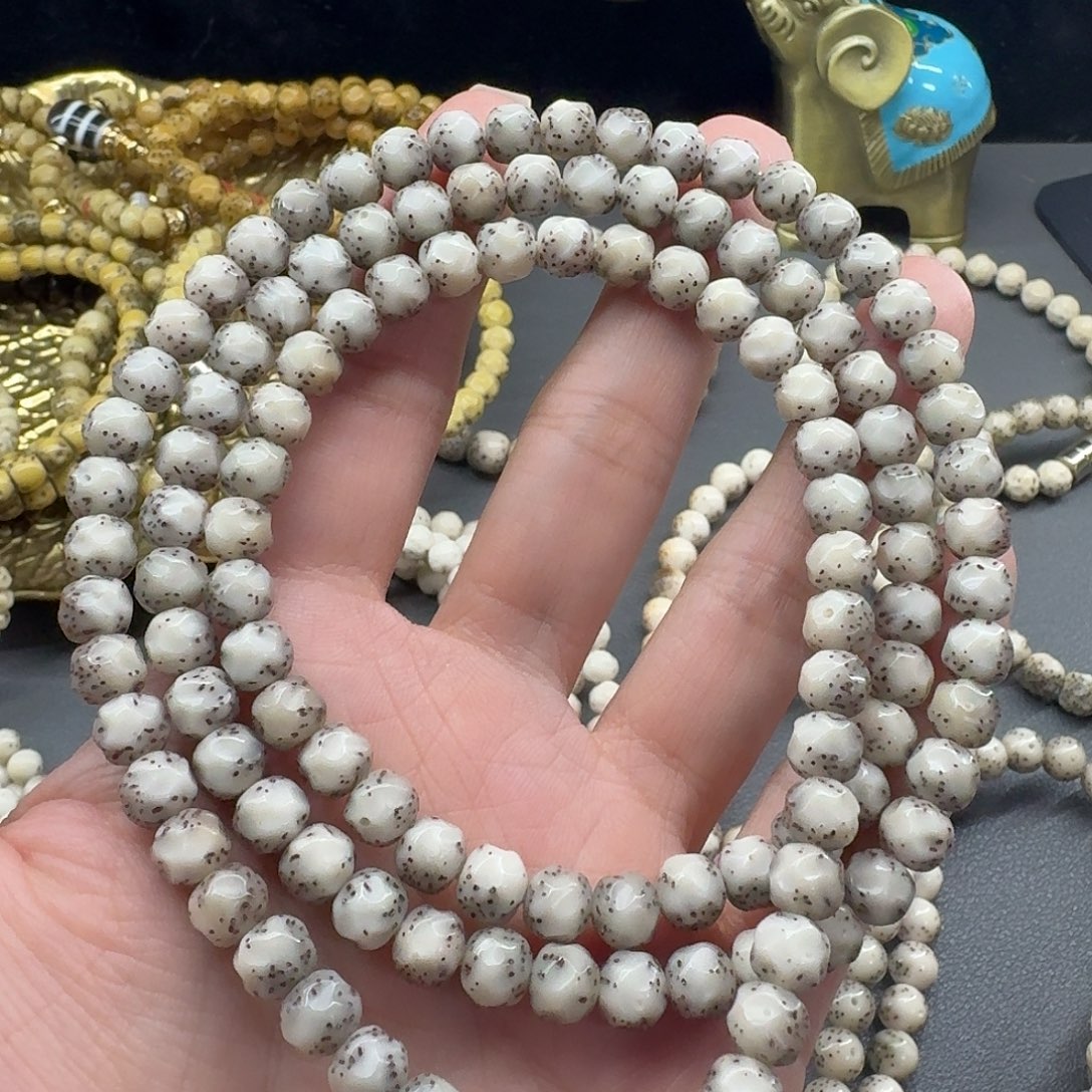 吊坠星月菩提7无相糯冰透石玉料108