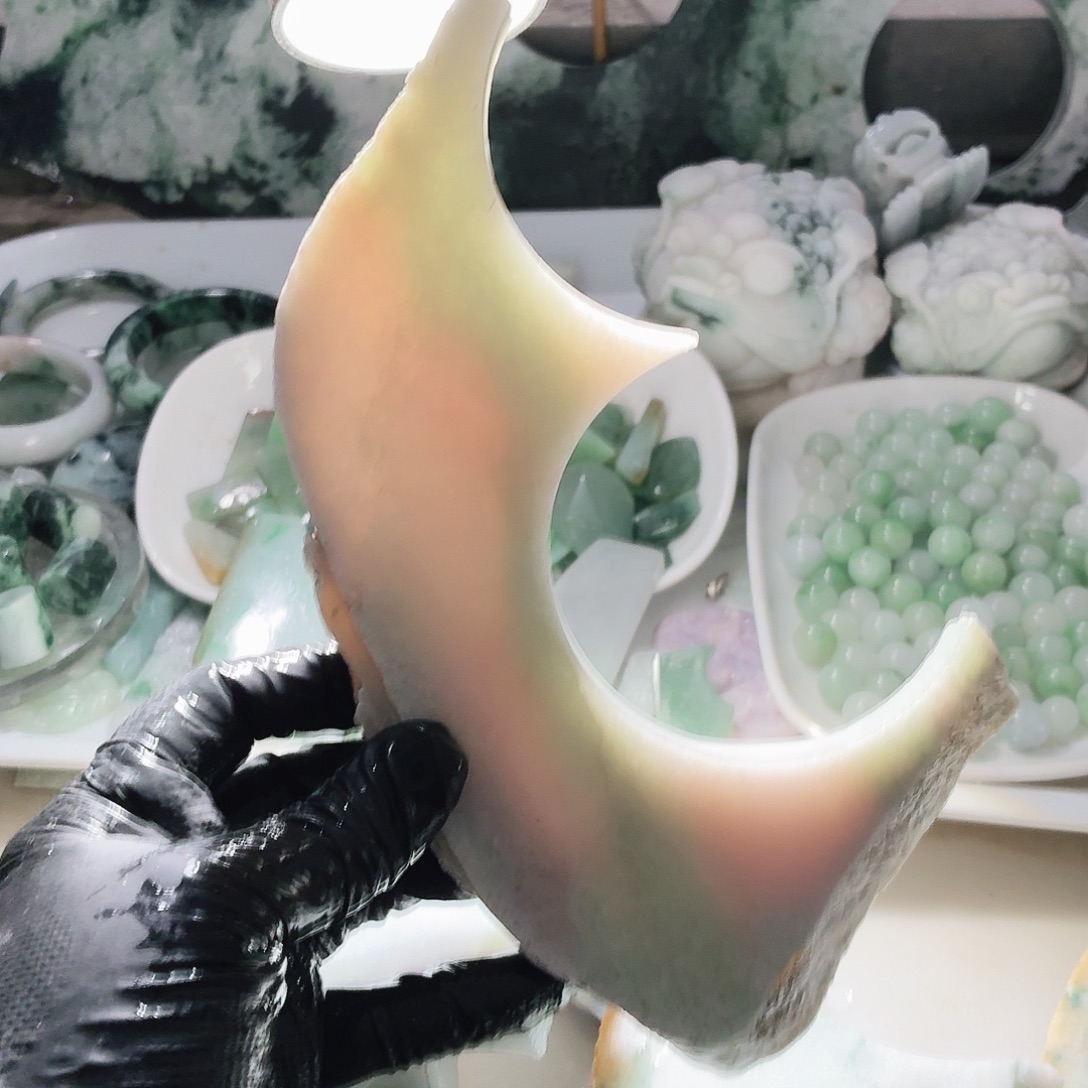 翡翠未镶嵌颈饰边角料