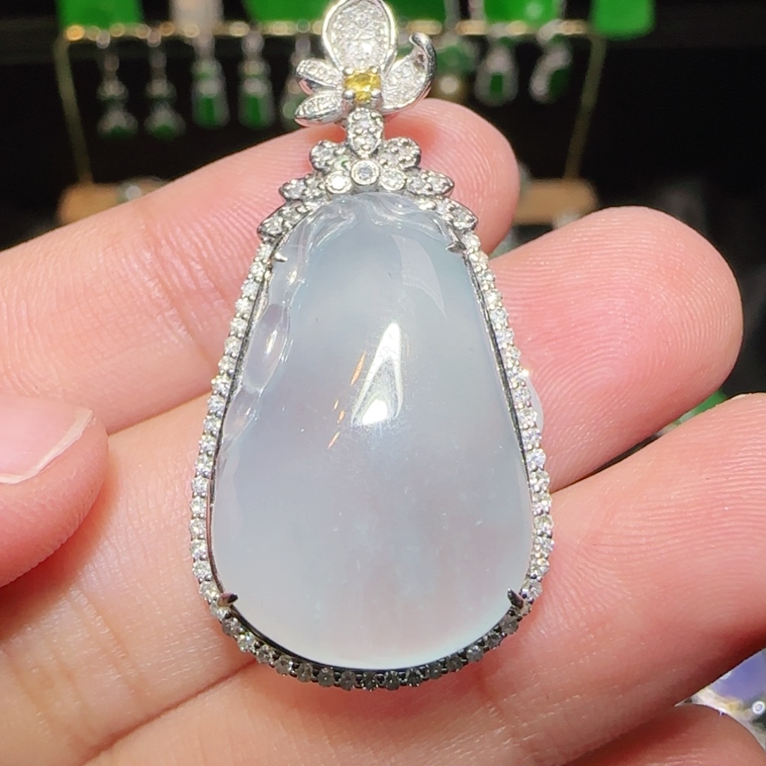 翡翠18K金镶嵌颈饰