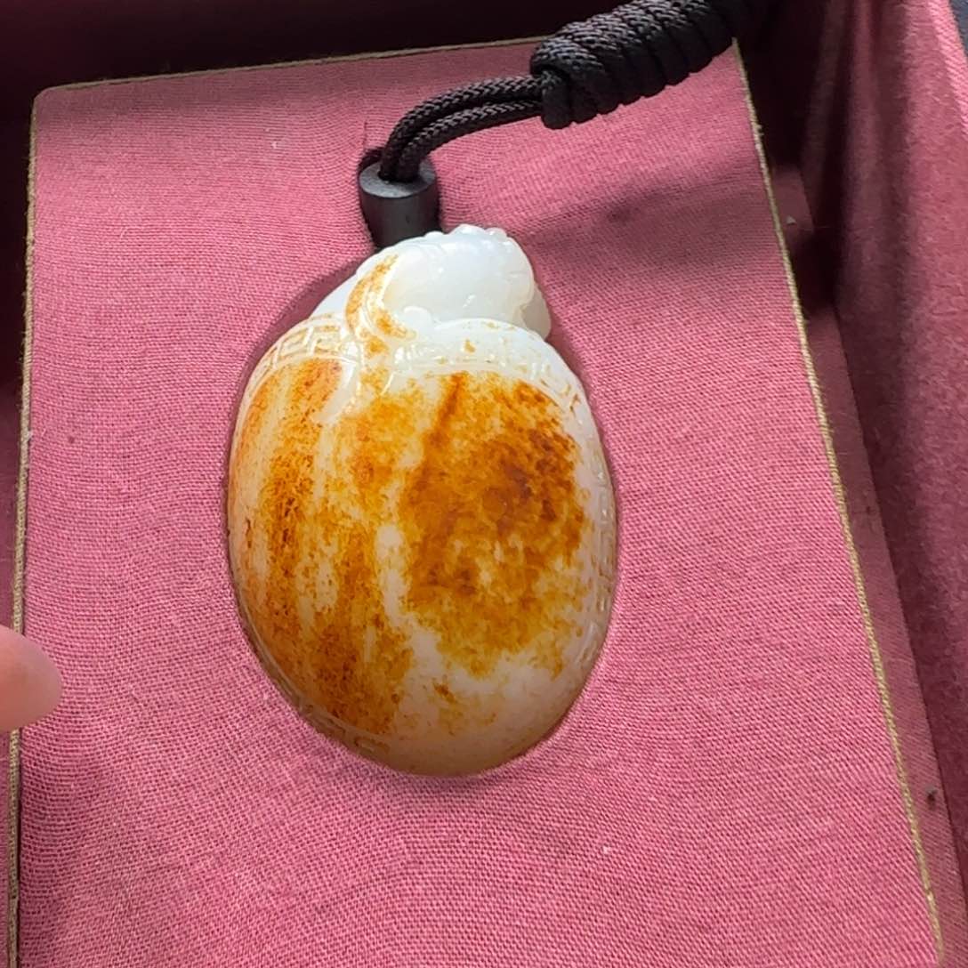 和田玉挂件未镶嵌粑****?