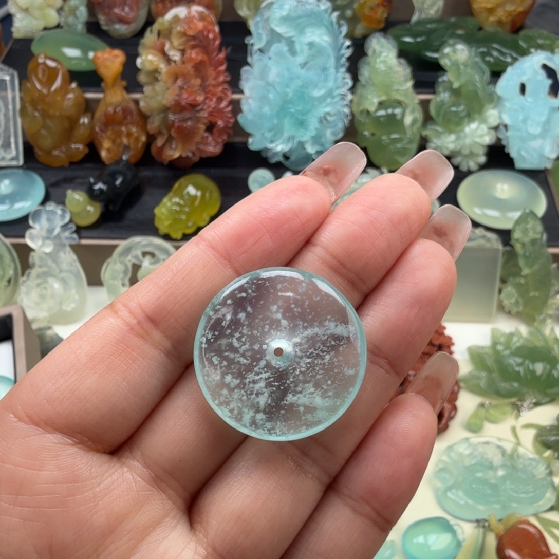 C***煊岫玉未镶嵌颈饰岫玉