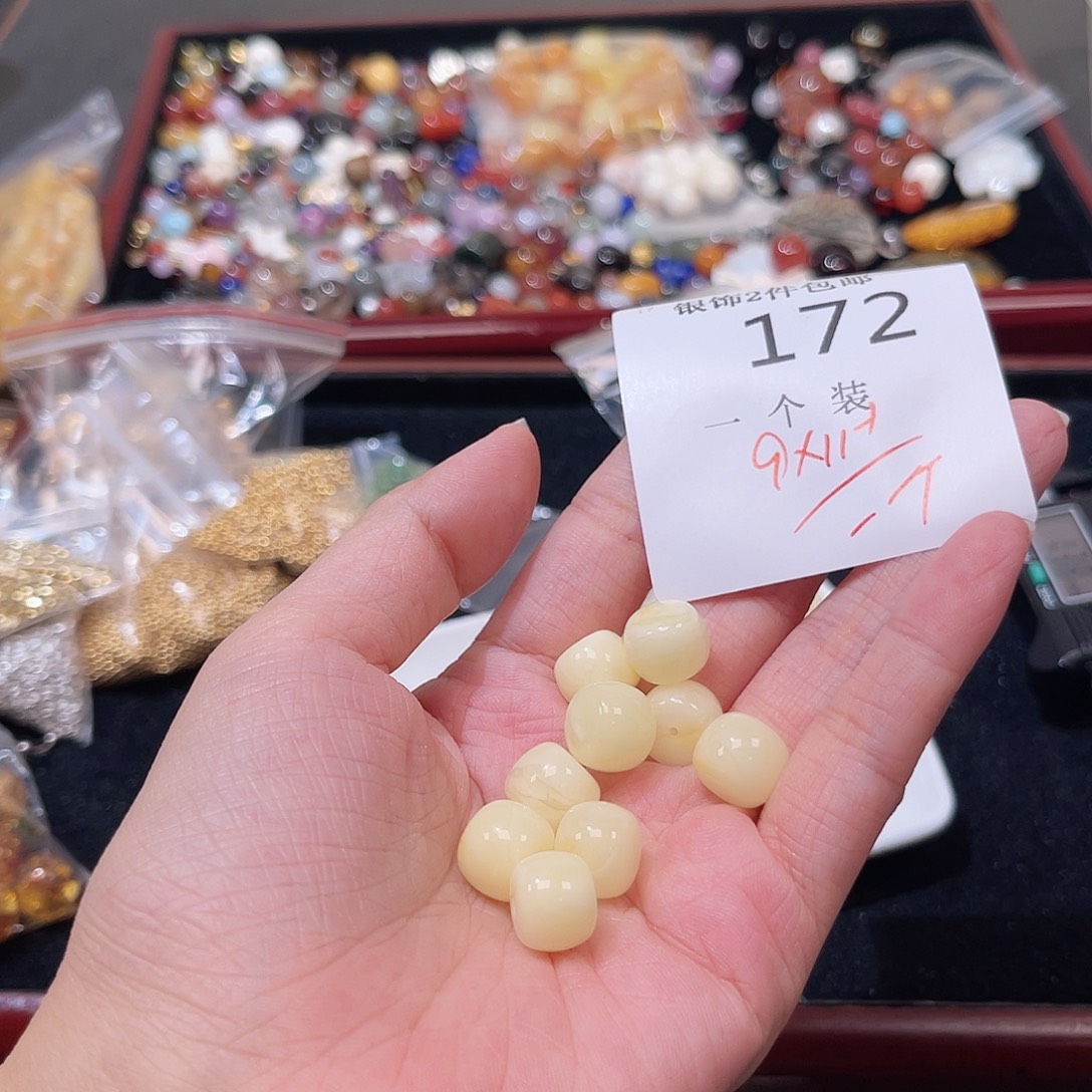 水晶未镶嵌珠宝半成品172 。     