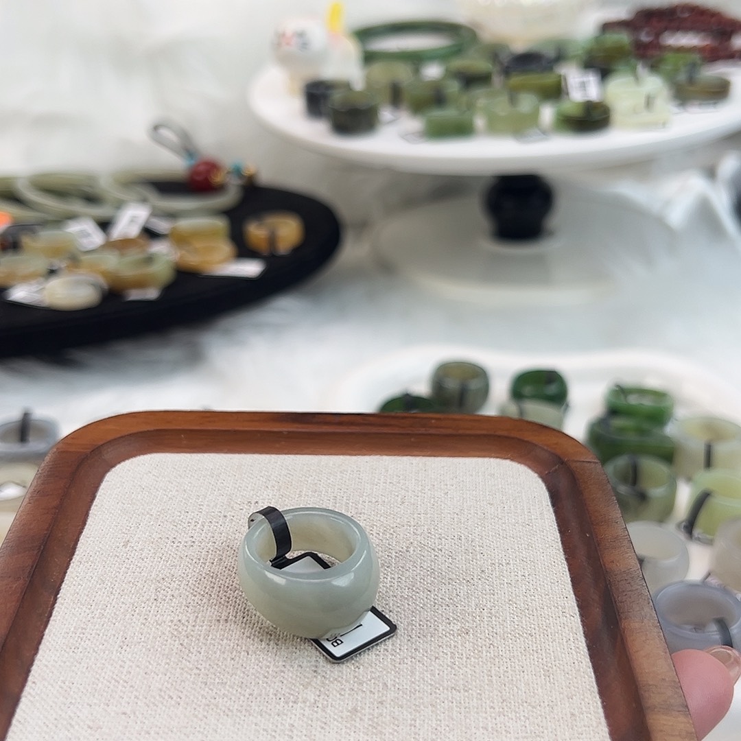 和田玉足金镶嵌戒指16.4奶蓝馒头N21