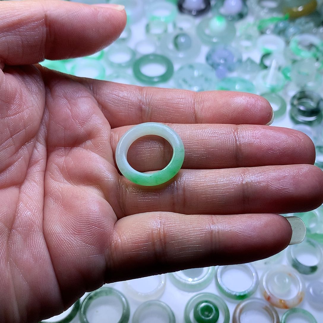 未镶嵌定制翡翠L*?