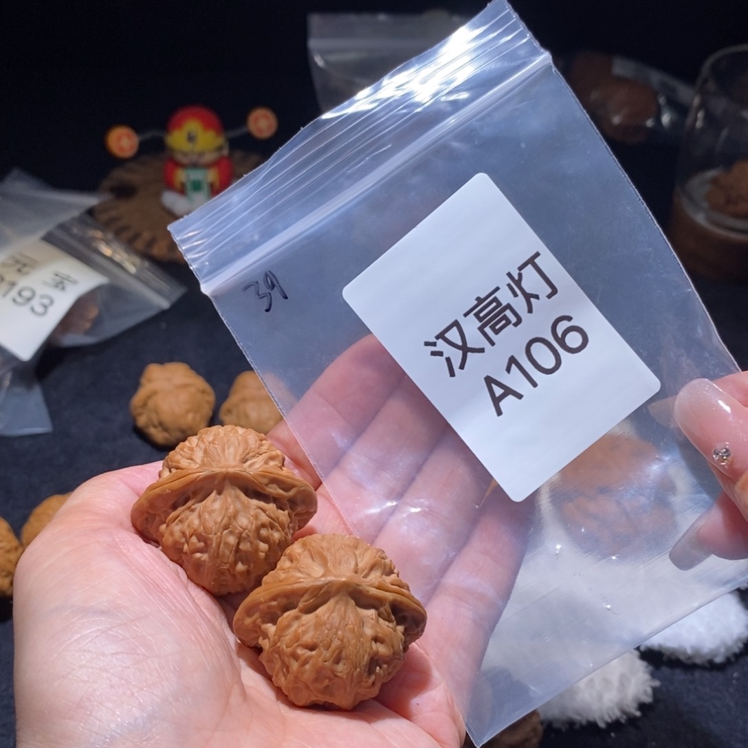 文玩核桃吊坠汉高灯39