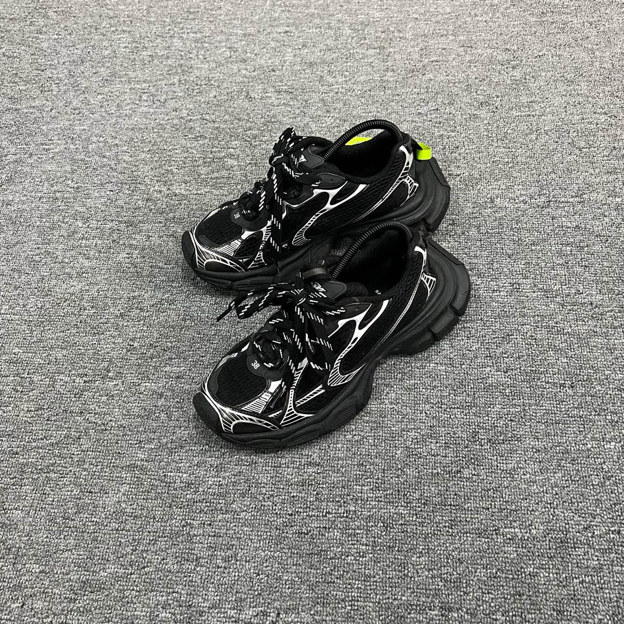 95新 Balenciaga/巴黎世家 黑银网面做旧老爹鞋 38码/95新/无配件