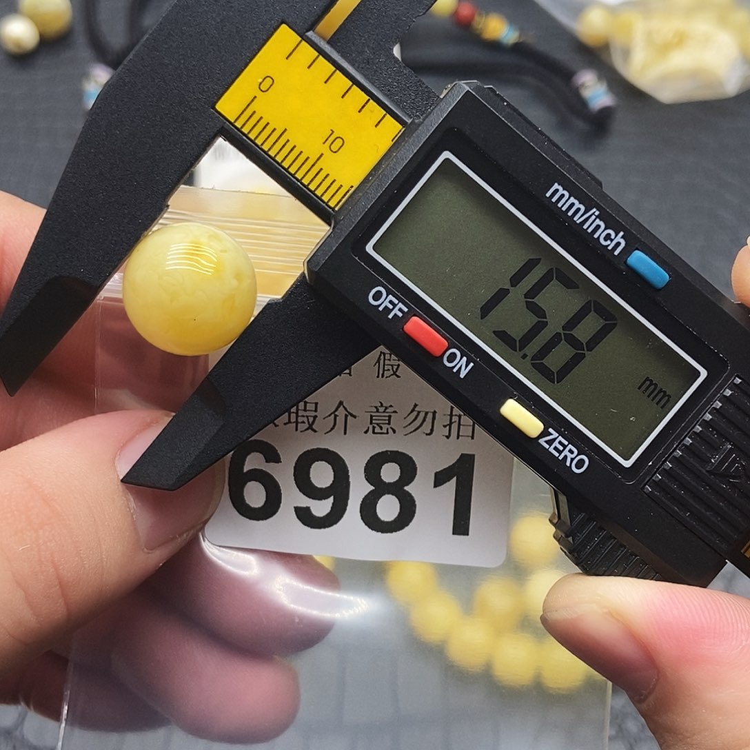 未镶嵌蜜蜡珠宝奇石6981