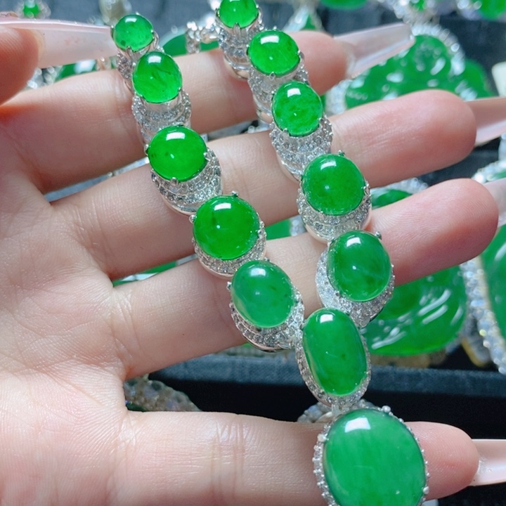 翡翠颈饰未镶嵌