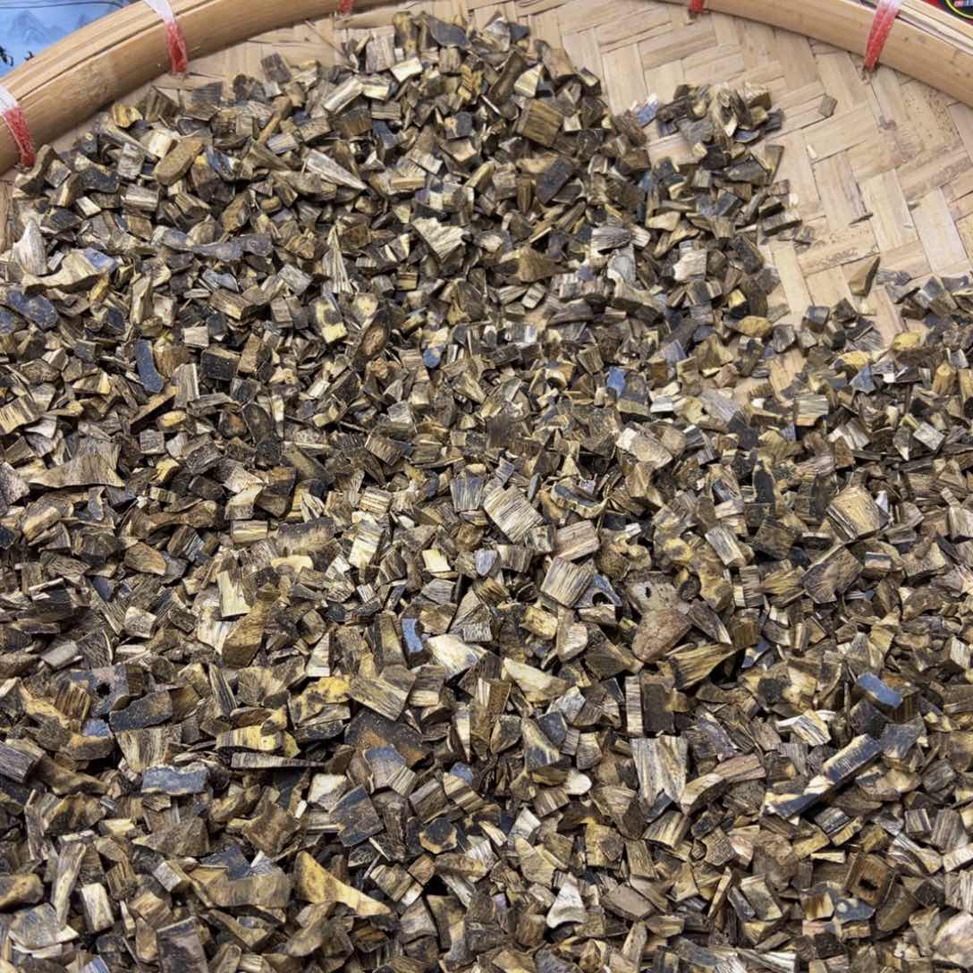沉香手把件绿棋糖结碎料200克