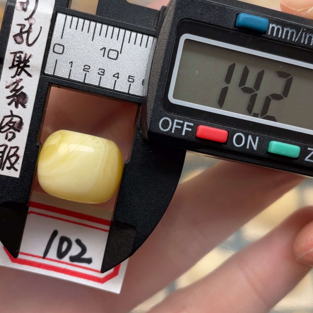 蜜蜡裸石未镶嵌奇****辛蜜蜡