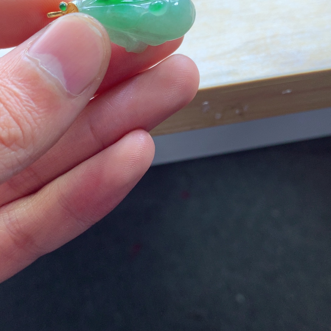 翡翠颈饰18K金镶嵌吊坠