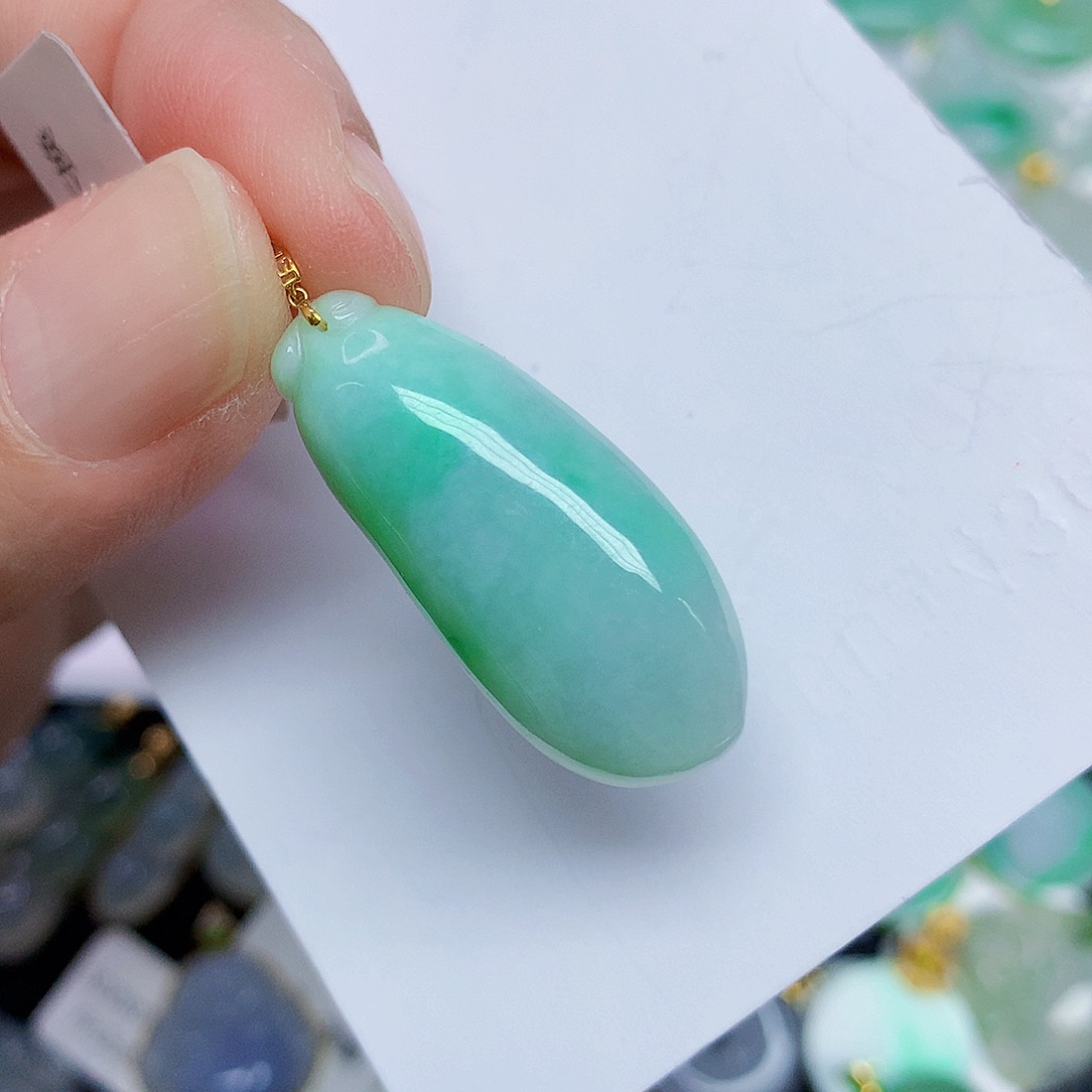 翡翠未镶嵌颈饰3567779