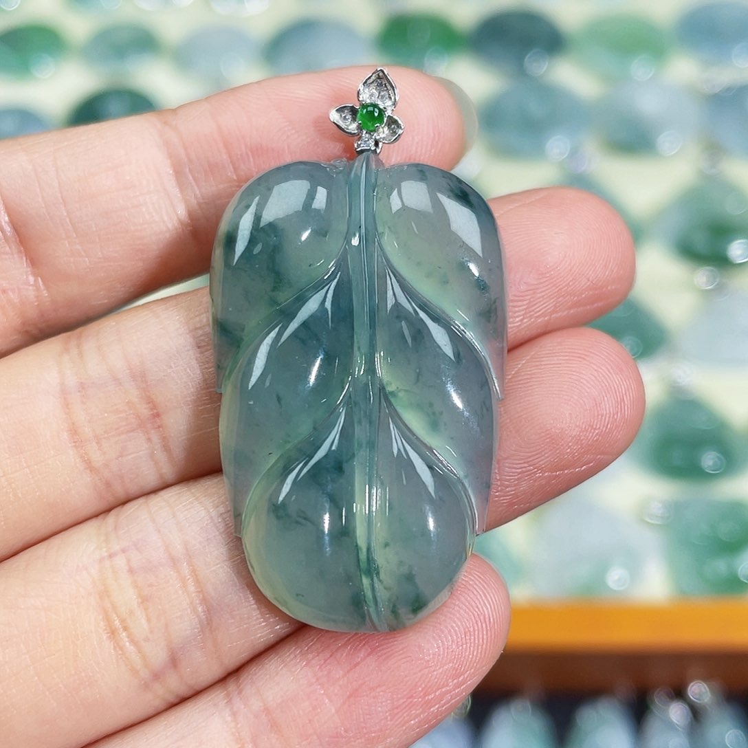 翡翠颈饰18K金镶嵌吊坠