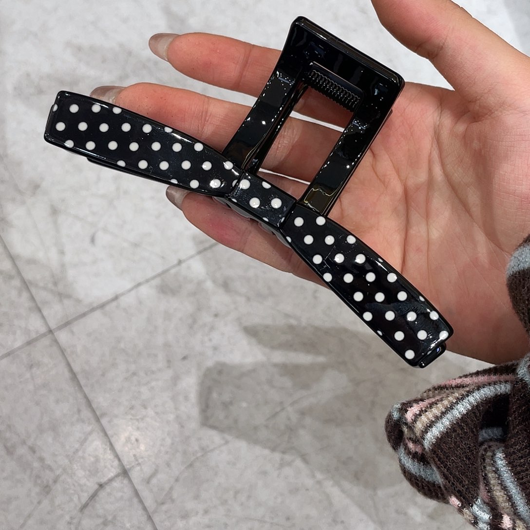 布艺非金属黑波点13抓