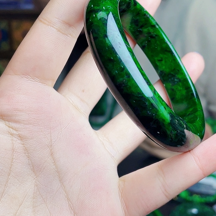 翡翠足银镶嵌颈饰多样性57.7