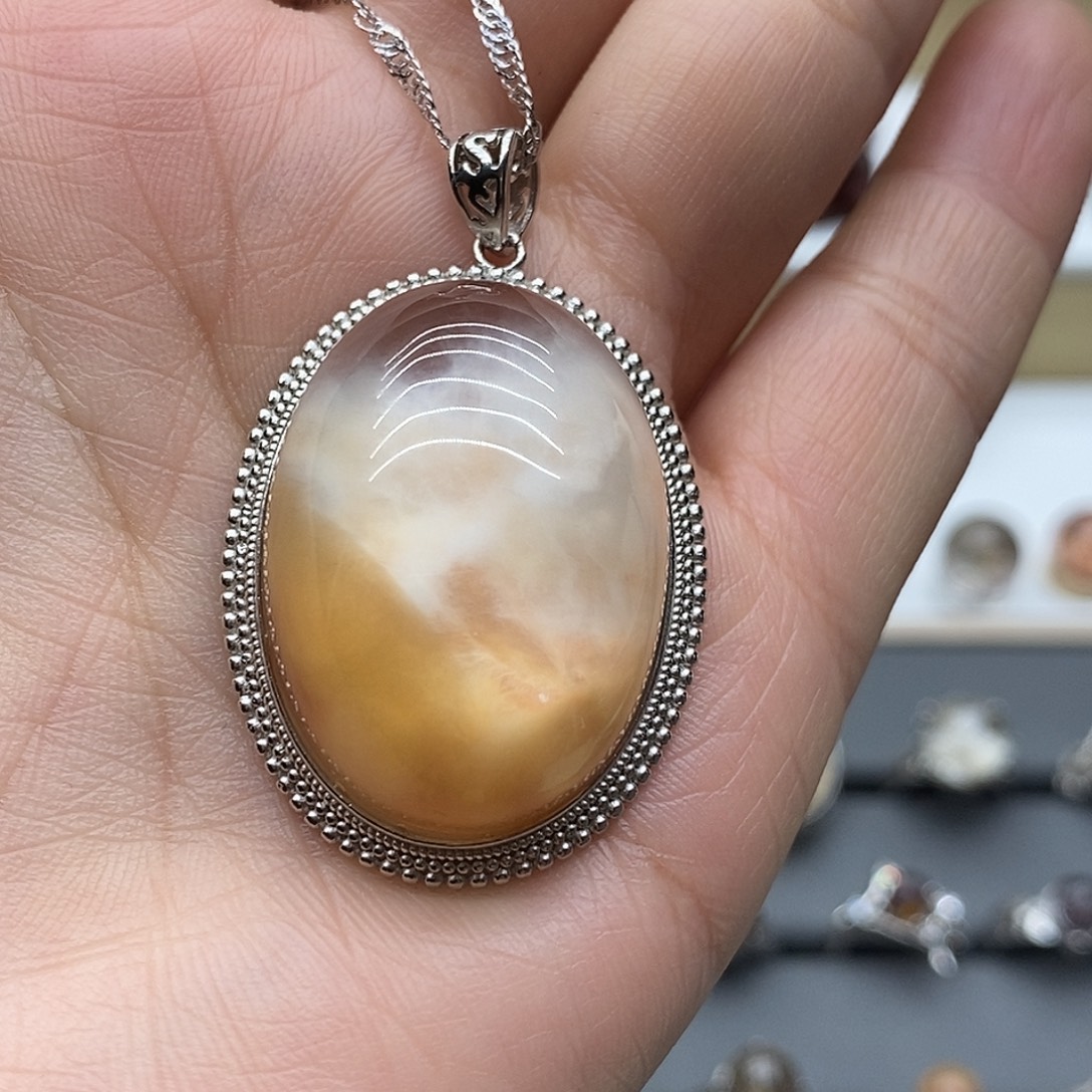 冷****颈饰水晶银S925镶嵌天然