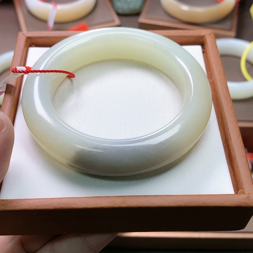 【闪购商品】未镶嵌手镯和田玉月*