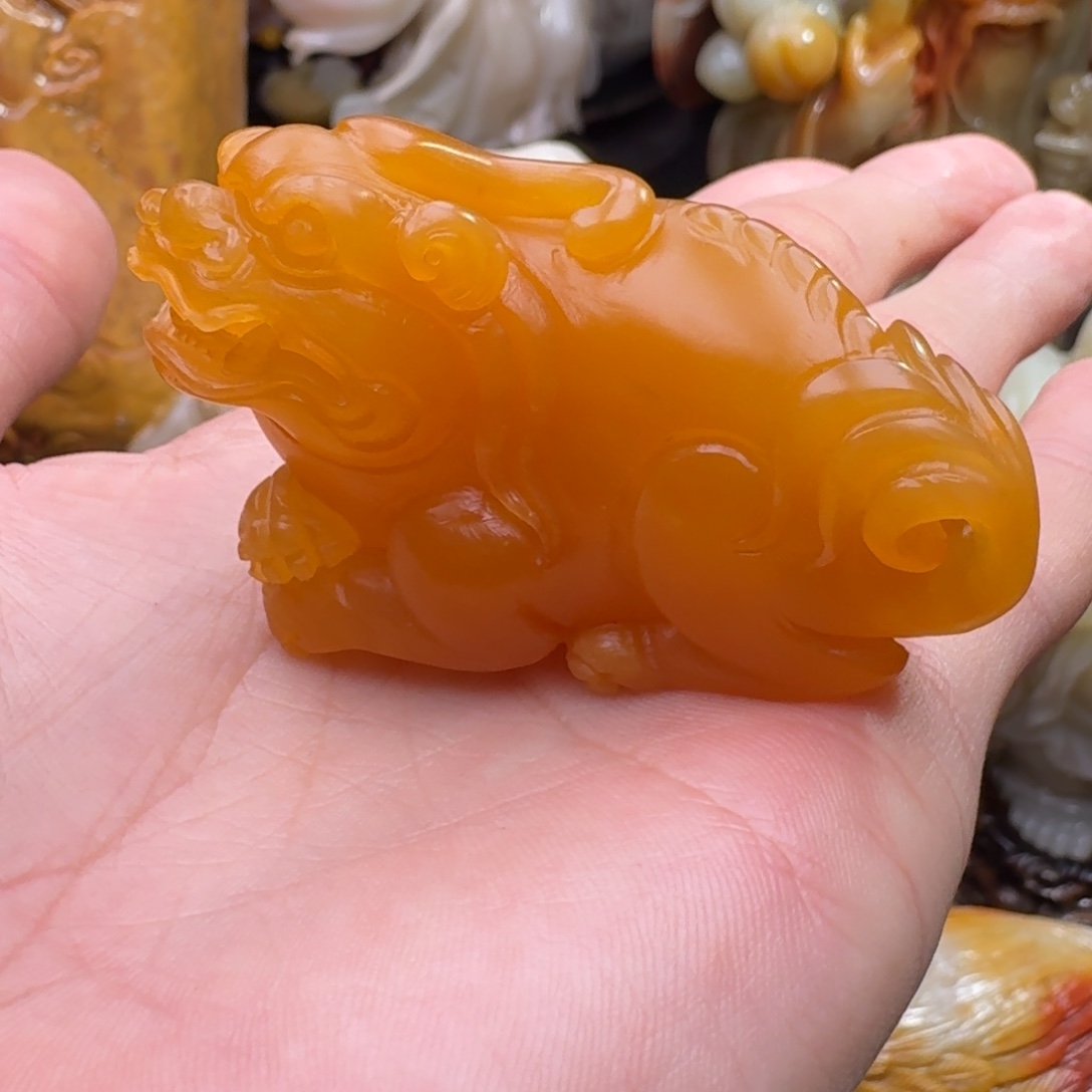田黄石手工艺作品 巧色巧雕 