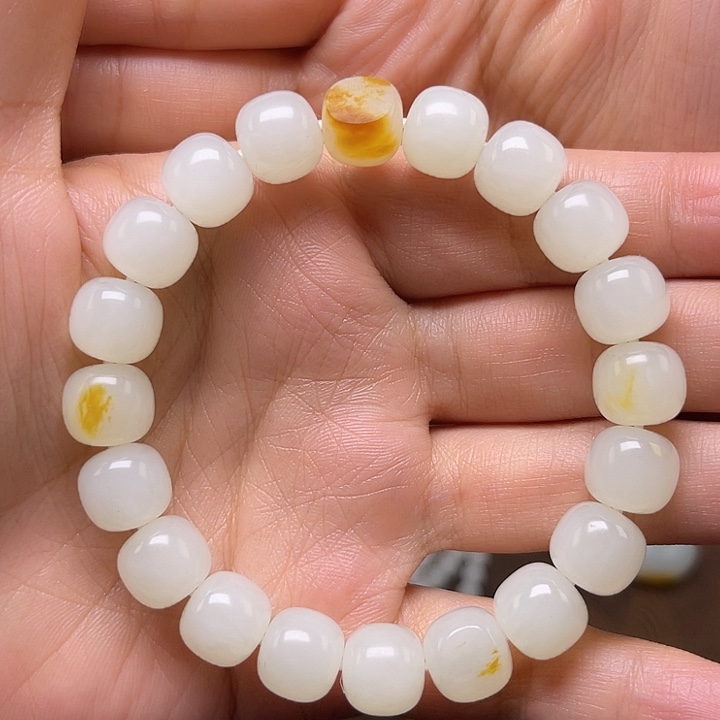 忘***言和田玉未镶嵌颈饰