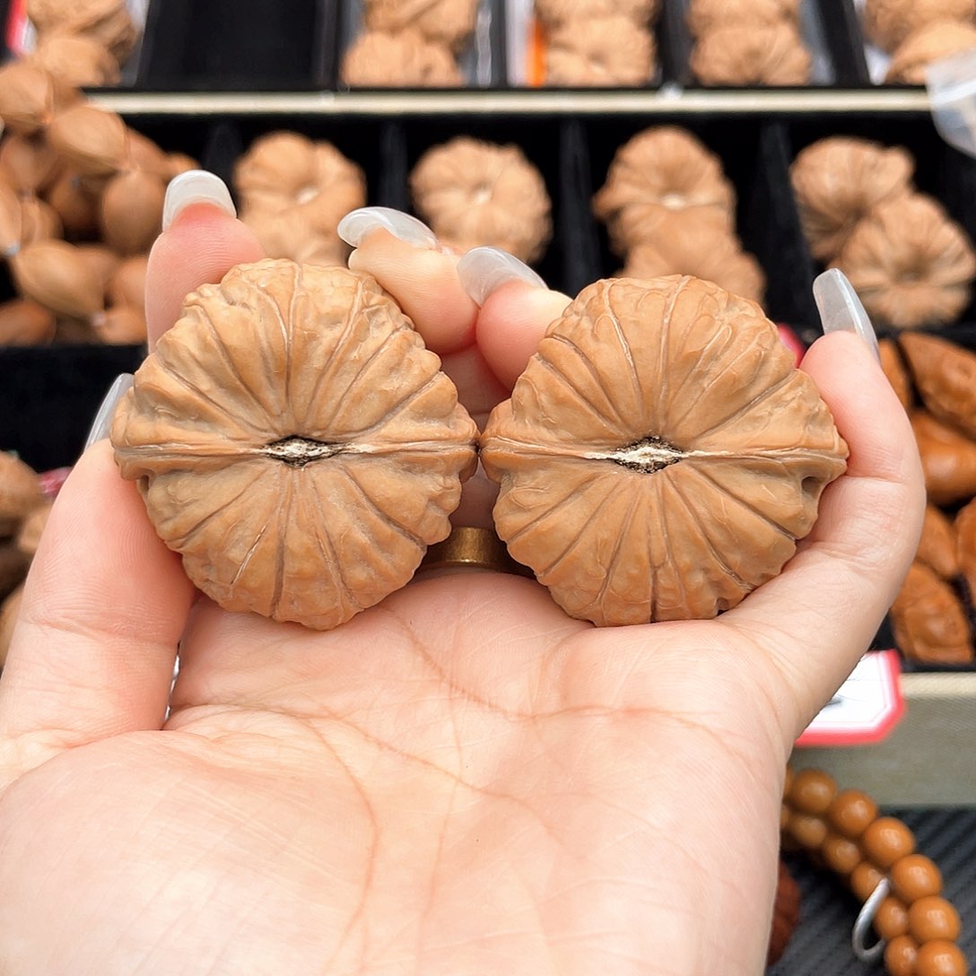 把件文玩核桃山*几42肚棱等宽正肩47.5克全品4202