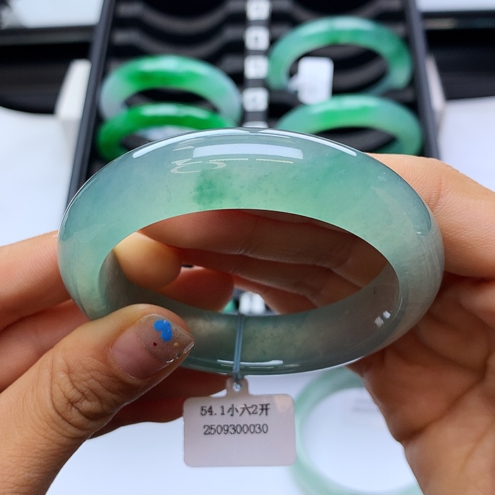 未镶嵌手镯翡翠54冰绿飘花正圈