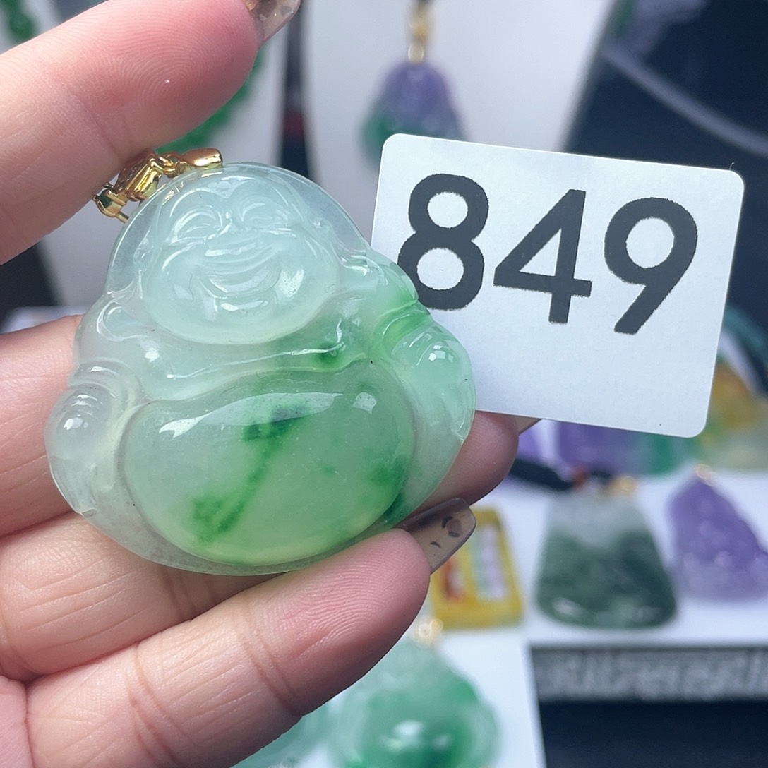 翡翠吊坠(赠链)未镶嵌