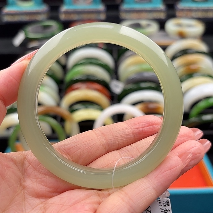 和田玉未镶嵌手镯大圈清水葡萄肉 无棉无水线59.8