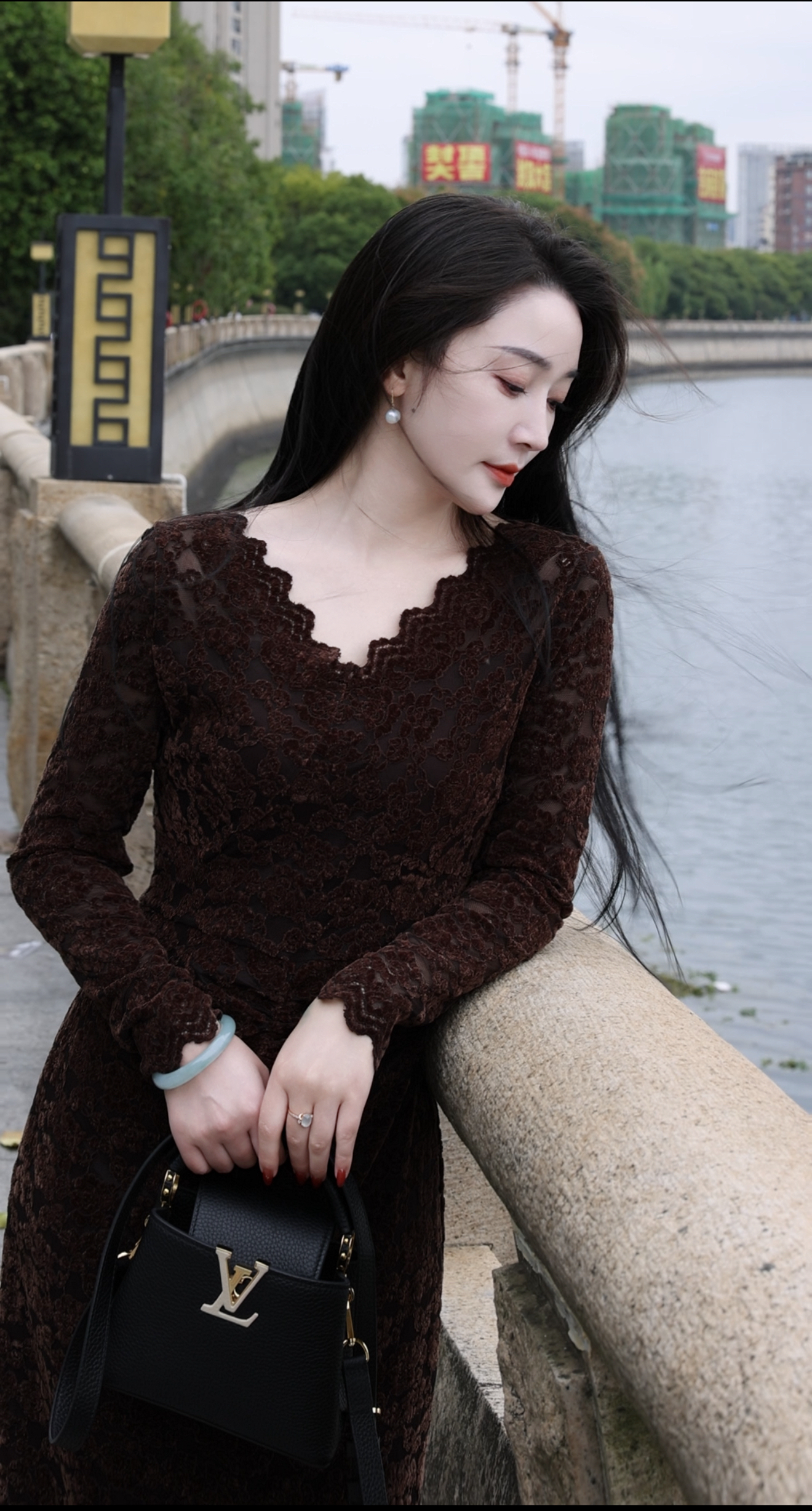 【秋影】时尚设计款显瘦绒面蕾丝连衣裙