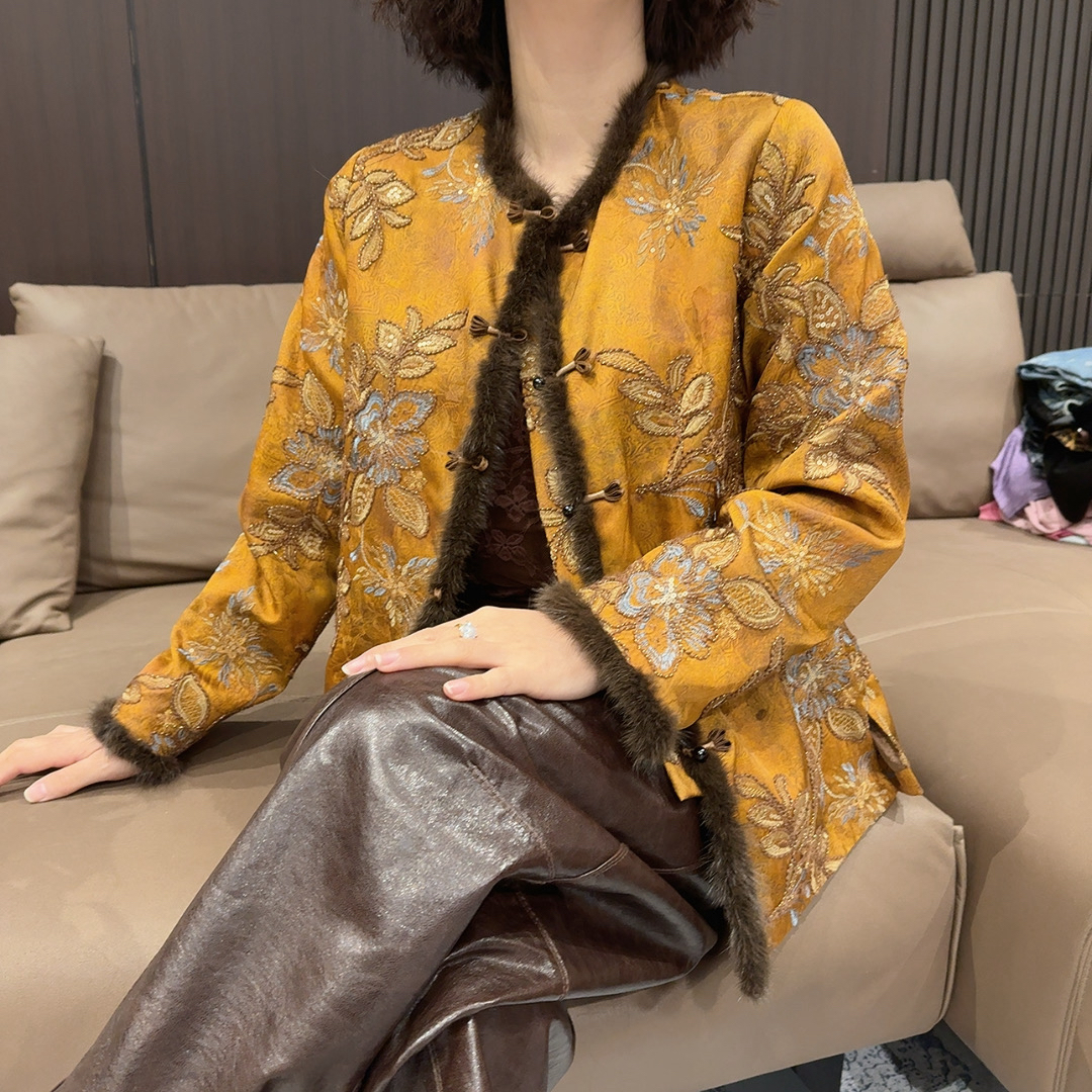 “拜年服”轻奢重工刺绣国风貂毛古金加棉上衣