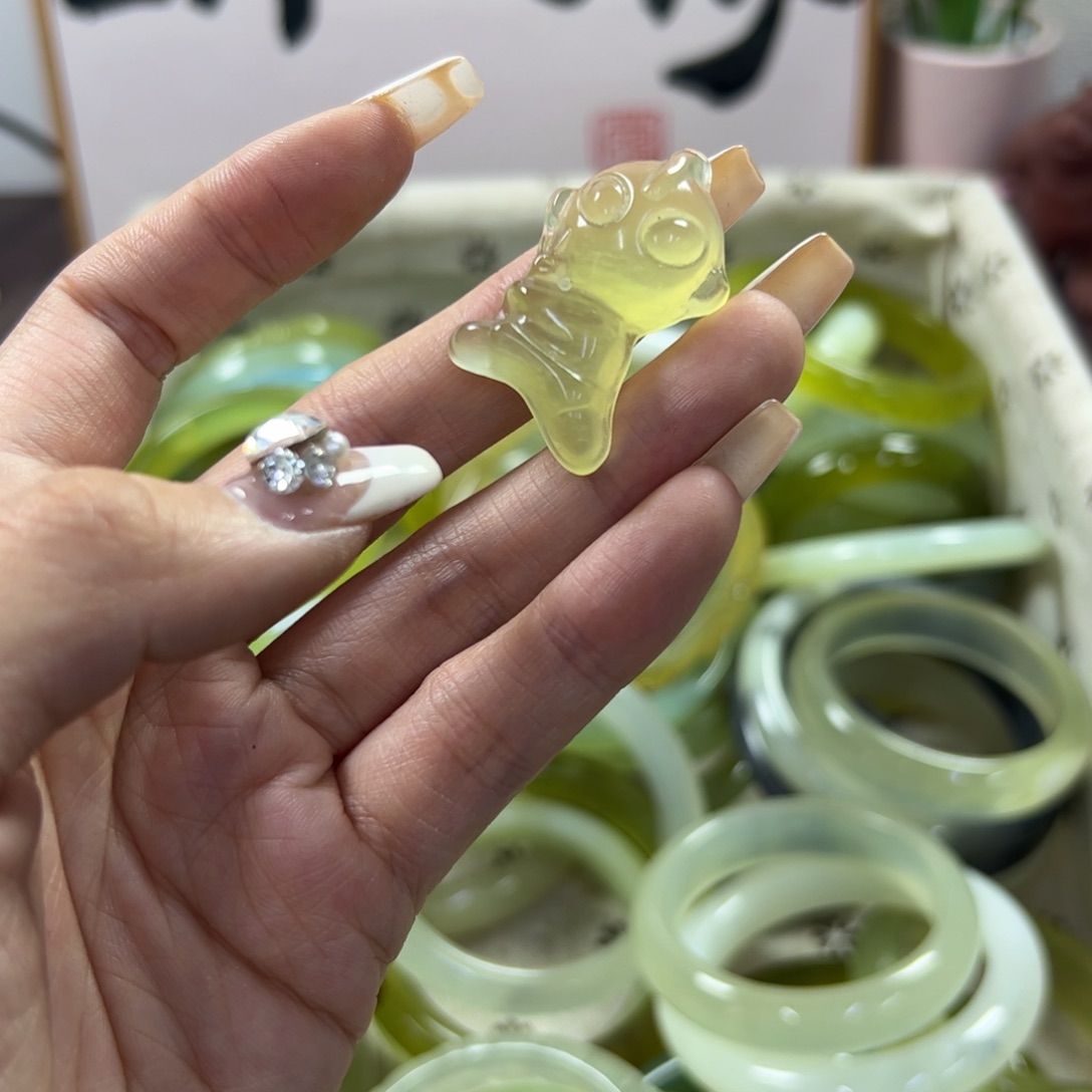 蛇纹石玉手镯未镶嵌70