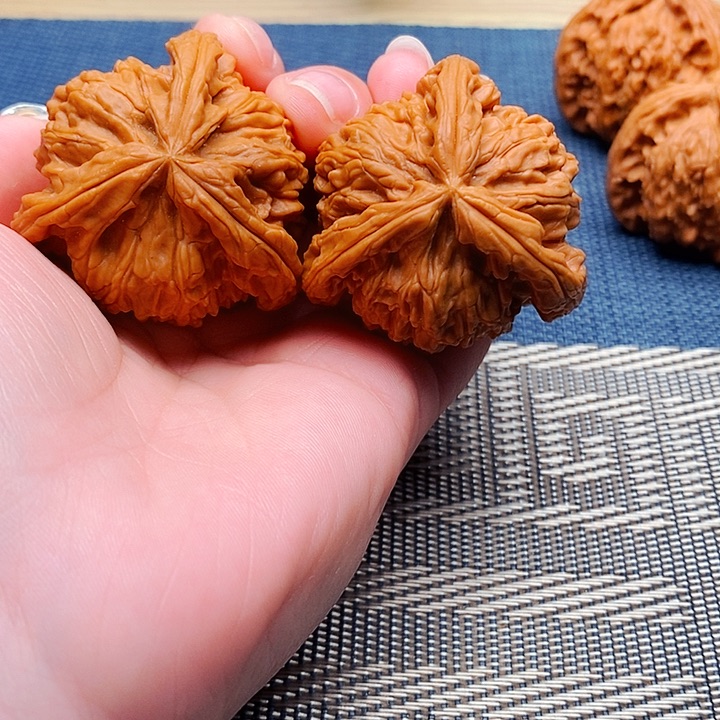 懂***你吊坠文玩核桃三棱