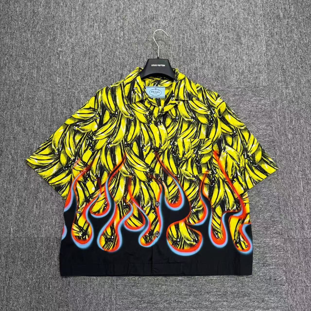 Prada 香蕉火焰印花短袖衬衫/M码/98新/编码12331