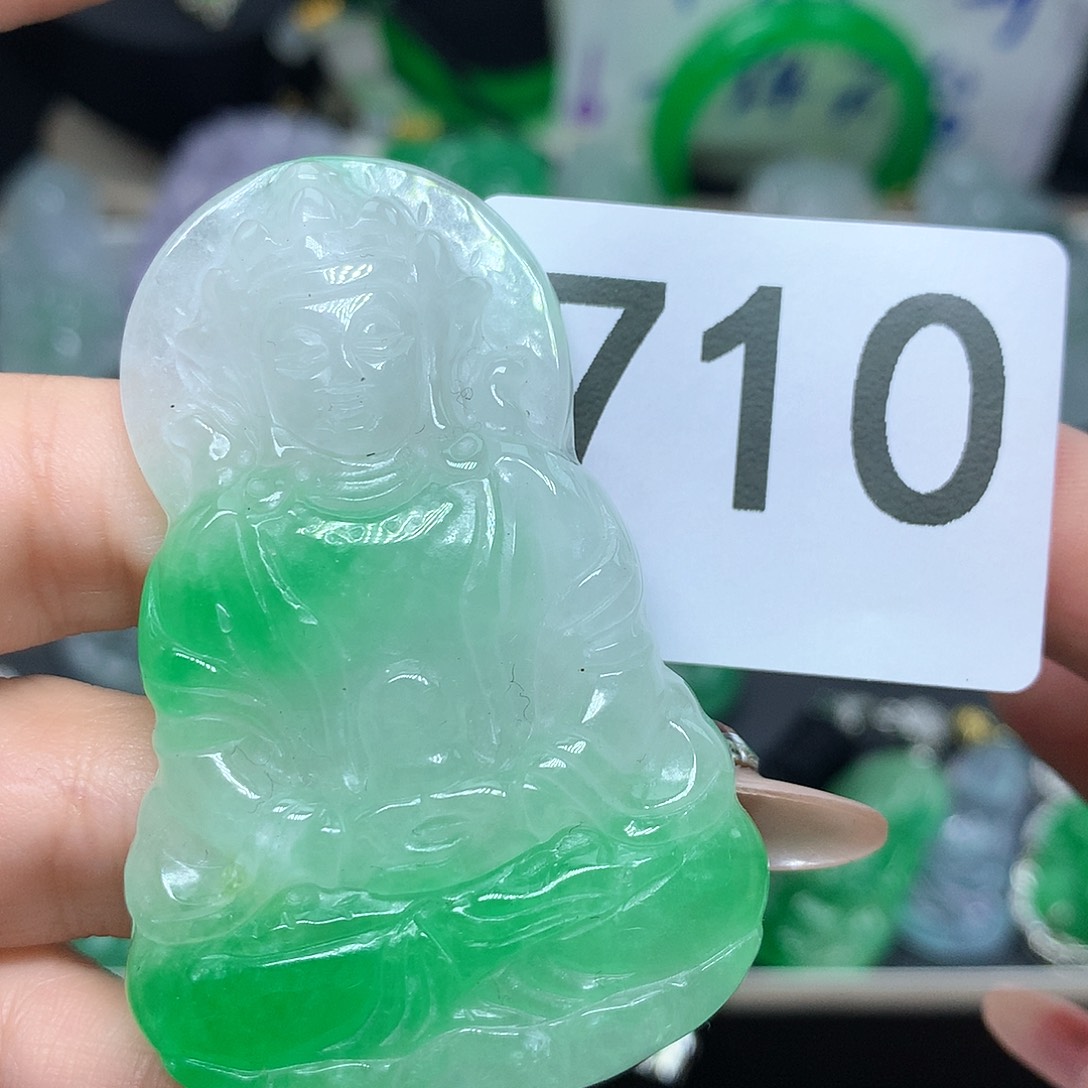 翡翠吊坠(赠链)未镶嵌