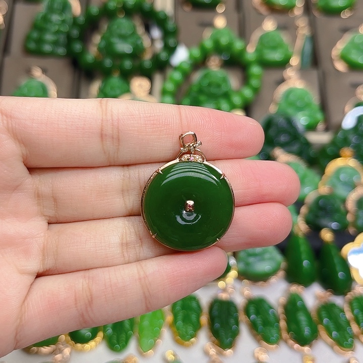 和田玉（碧玉）颈饰18K金镶嵌