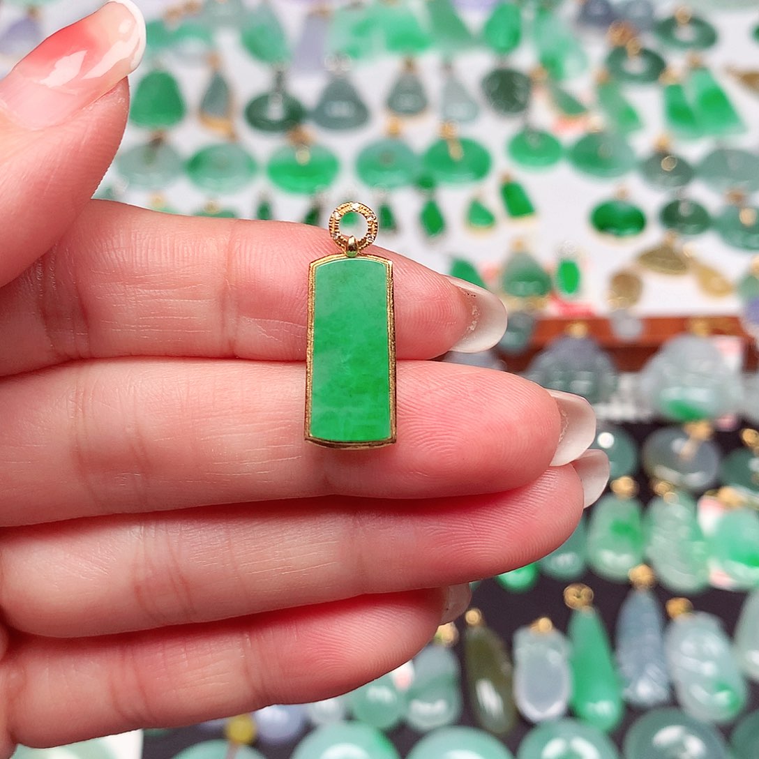 翡翠颈饰18K金镶嵌天然翡翠A货