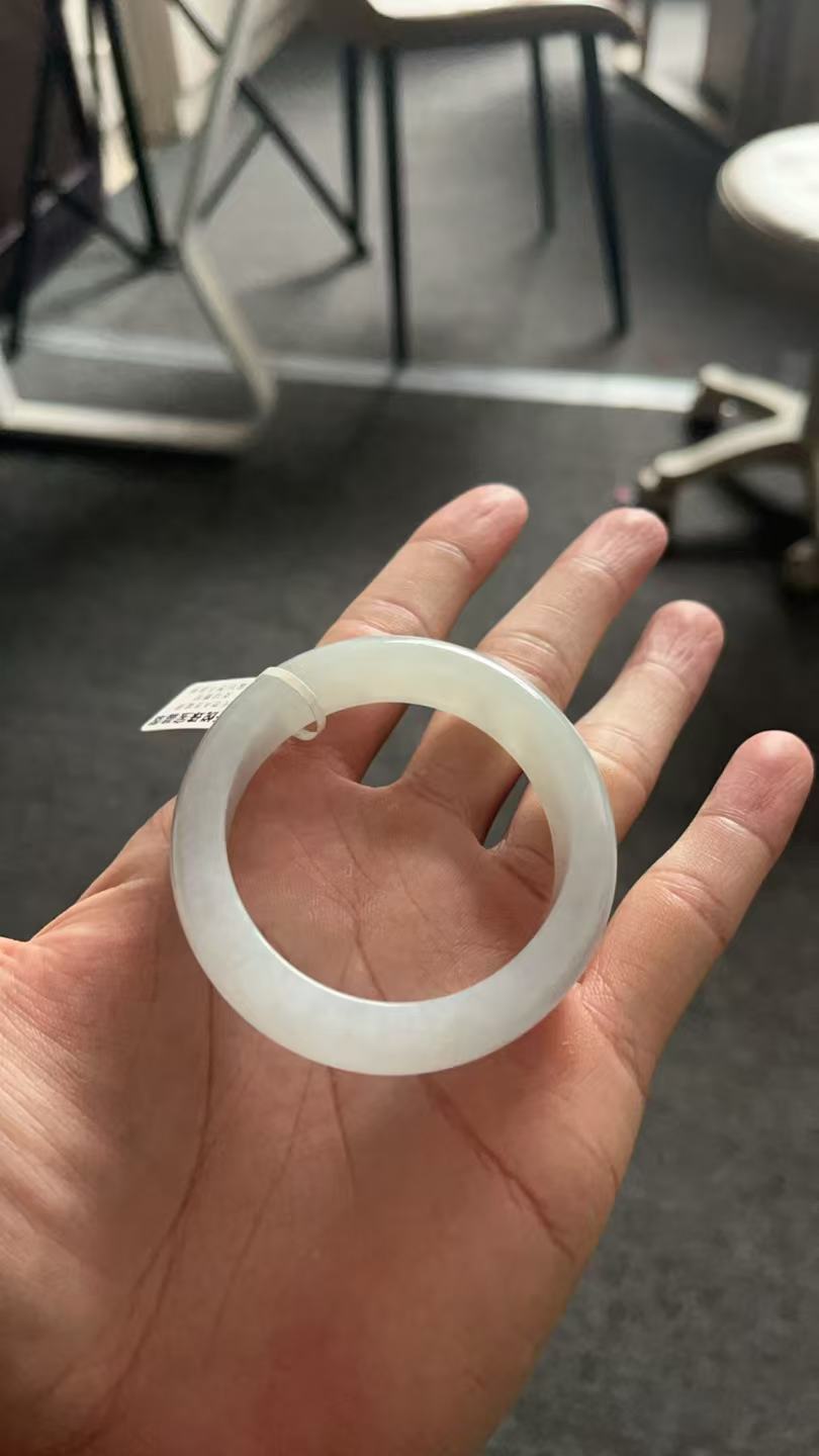 57+贵妃翡翠手镯