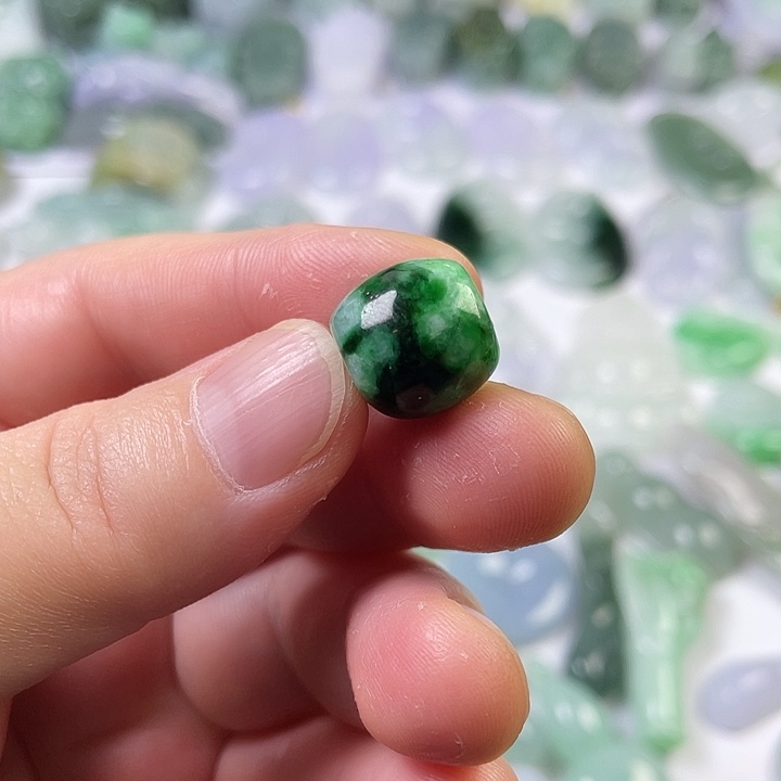 翡翠未镶嵌颈饰路路通