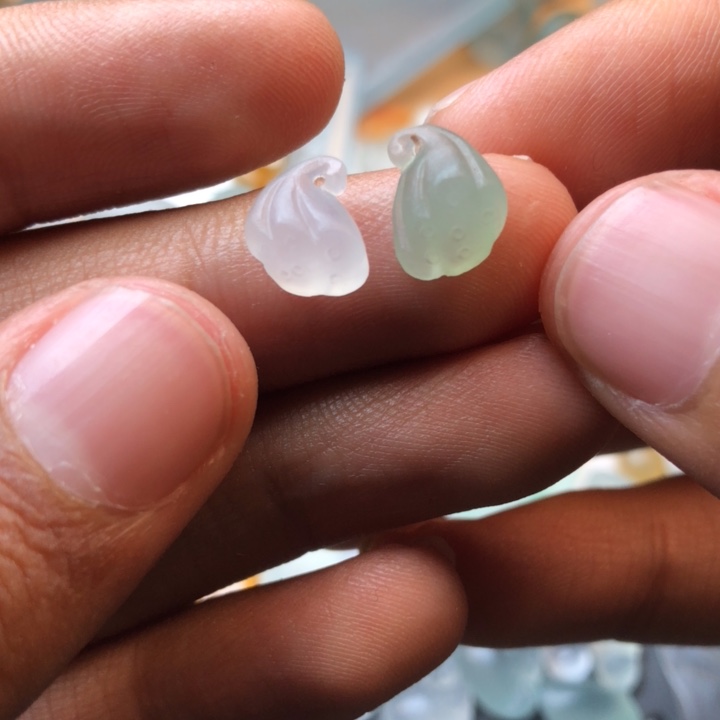 定制翡翠未镶嵌挂件