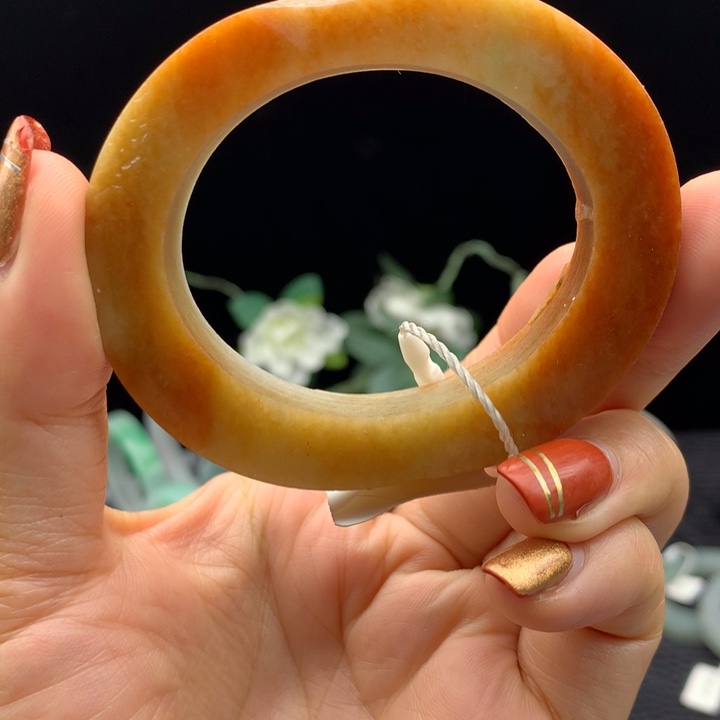 定制翡翠未镶嵌翡翠手镯