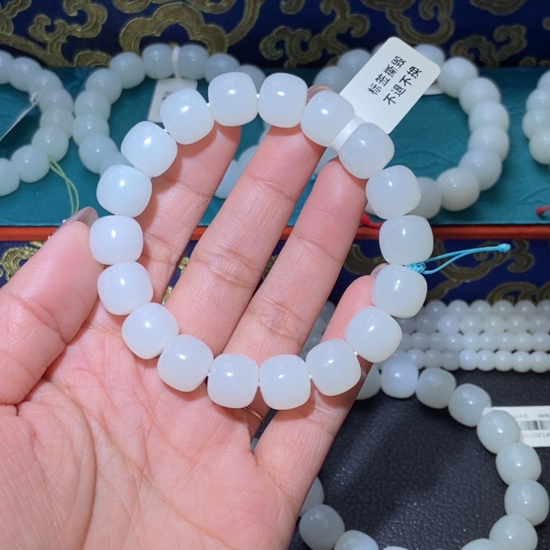 燕***萍和田玉未镶嵌手串卡12老型