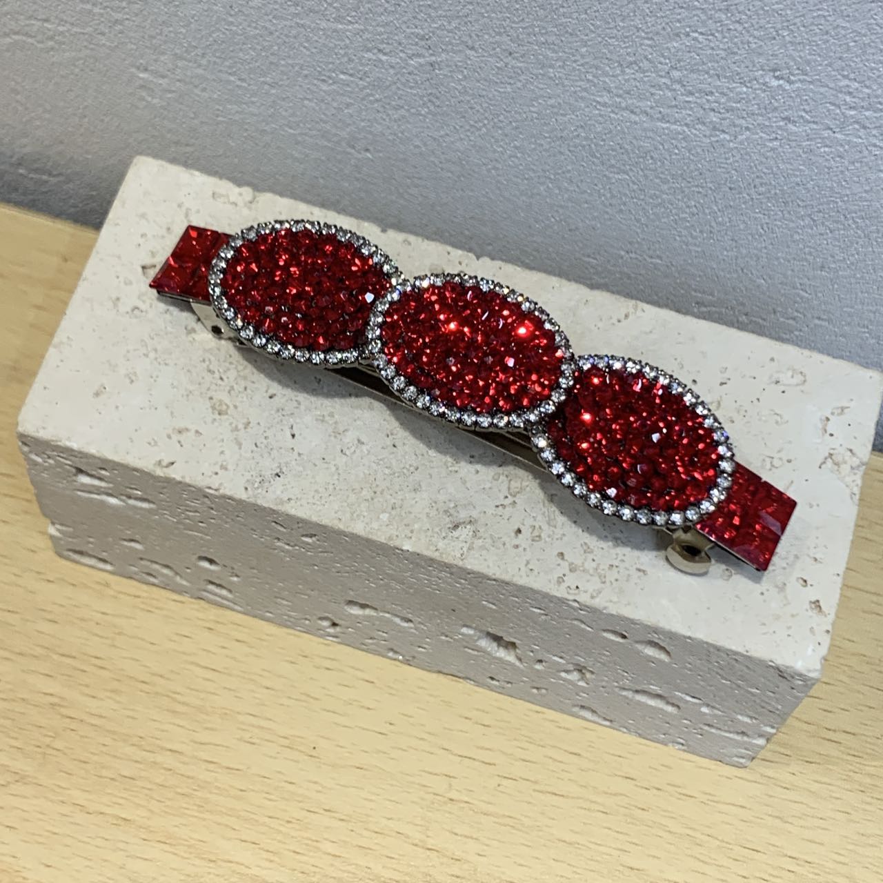 GREBUTY 6032简约轻奢红色钻闪棒棒糖弹簧夹