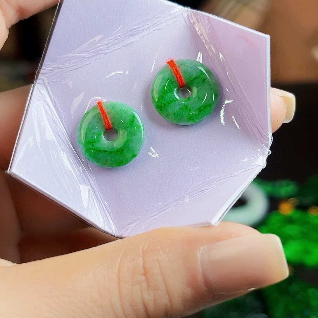 颈饰未镶嵌翡翠多样性