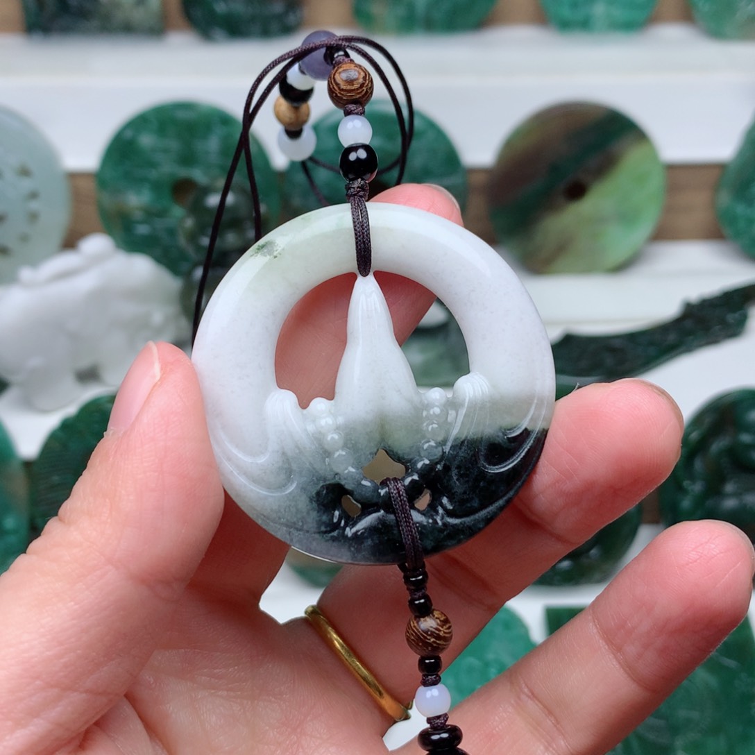 独山玉颈饰未镶嵌