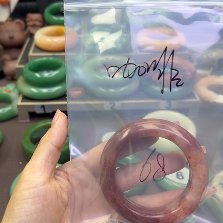 未镶嵌手镯石英岩玉咖****乐