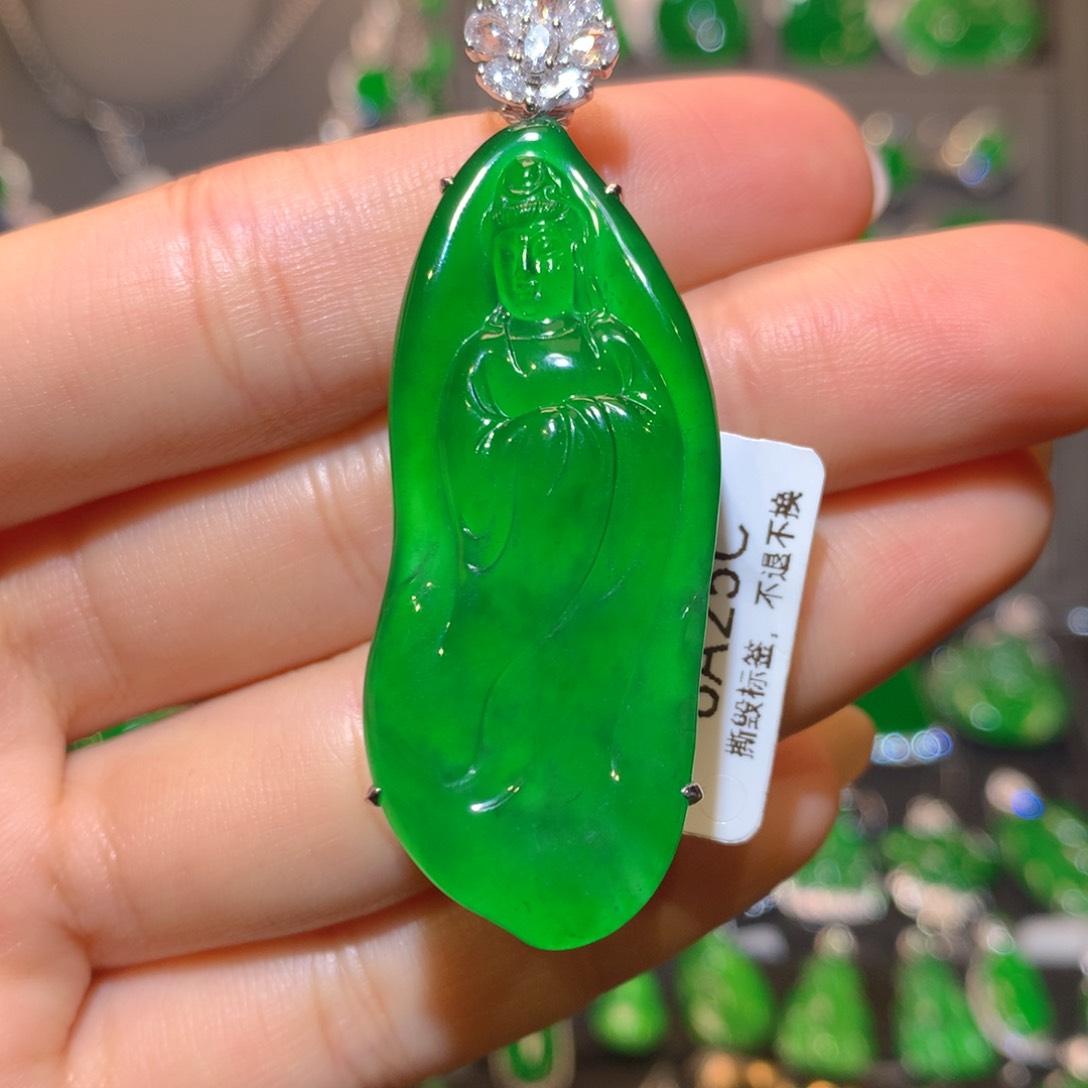 翡翠颈饰18K金镶嵌观音