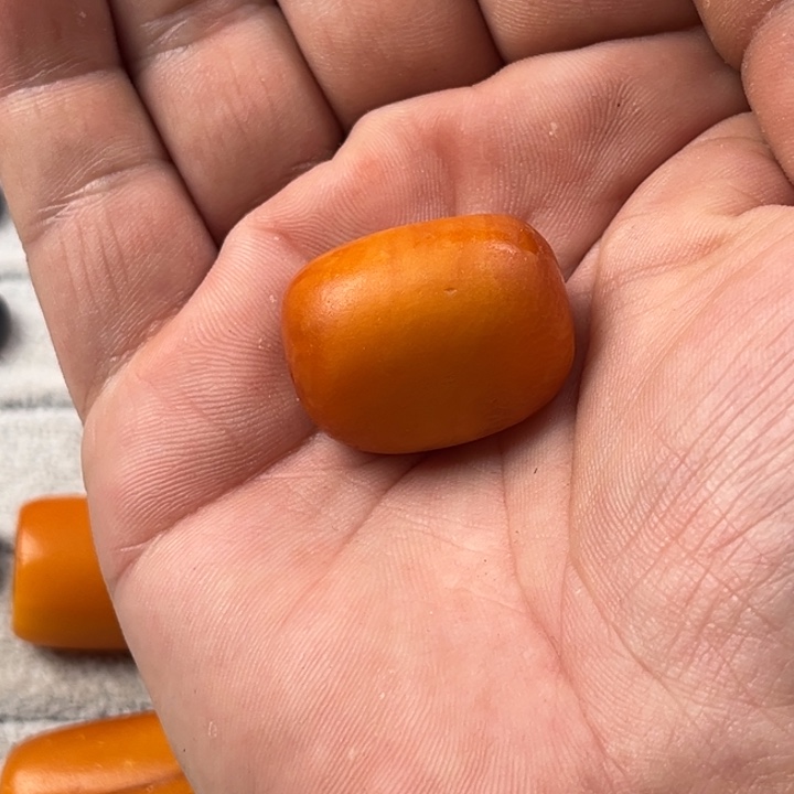 艾***饭蜜蜡未镶嵌颈饰老蜜蜡